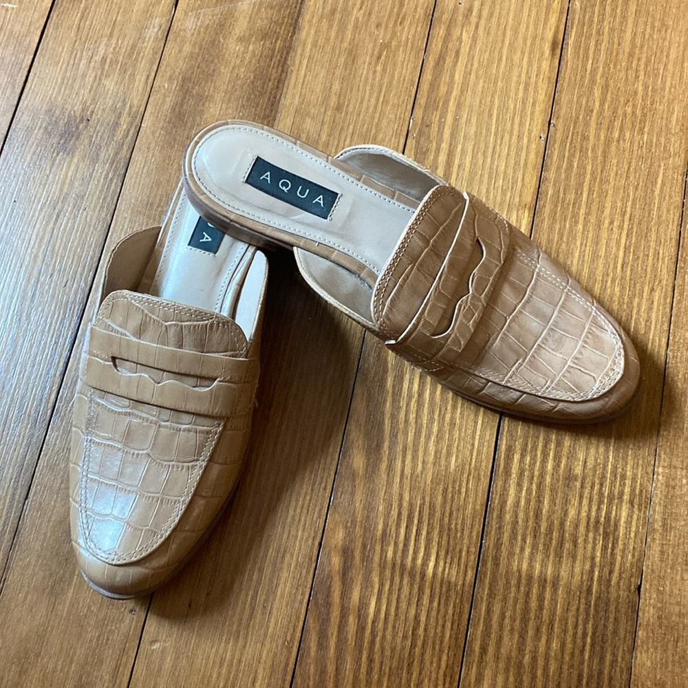 Aqua slides size 7. Embossed tan/camel leather. Gently worn.
